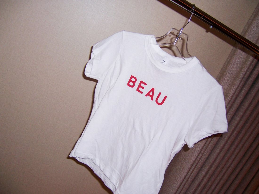 BEAU tee on hanger photo 3